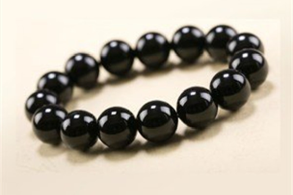 黑瑪瑙怎么辨別真假 黑瑪瑙會碎嗎 黑瑪瑙怎么辨別真假 黑瑪瑙會碎嗎