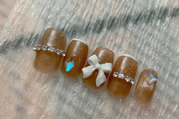 穿戴甲用膠水粘能維持多久 穿戴甲用膠水貼好后多久可以碰水 穿戴甲用膠水粘能維持多久 穿戴甲用膠水貼好后多久可以碰水