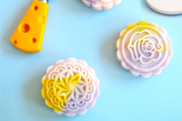 冰皮月餅可以用糯米粉做嗎 冰皮月餅和雪媚娘的皮一樣嗎 冰皮月餅可以用糯米粉做嗎 冰皮月餅和雪媚娘的皮一樣嗎