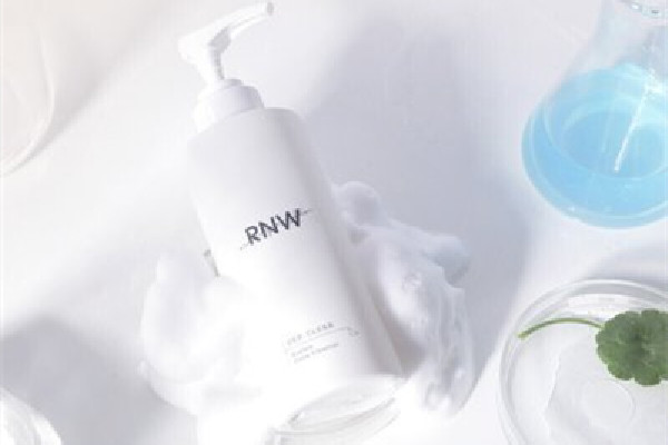 rnw洗面奶有什么用 rnw洗面奶和半畝花田洗面奶哪個好
