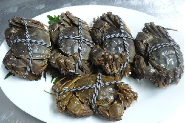 大閘蟹可以生腌嗎 大閘蟹生吃有寄生蟲嗎 大閘蟹可以生腌嗎 大閘蟹生吃有寄生蟲嗎