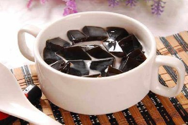 龜苓膏有苦味正常嗎 龜苓膏怎么搭配好吃 龜苓膏有苦味正常嗎 龜苓膏怎么搭配好吃