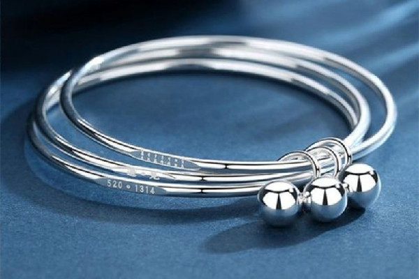 叮當(dāng)鐲一般一手戴幾個 叮當(dāng)鐲可以戴3個嗎