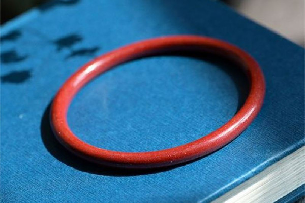 叮當(dāng)鐲一般是什么材質(zhì) 叮當(dāng)鐲是不是不值錢 叮當(dāng)鐲一般是什么材質(zhì) 叮當(dāng)鐲是不是不值錢