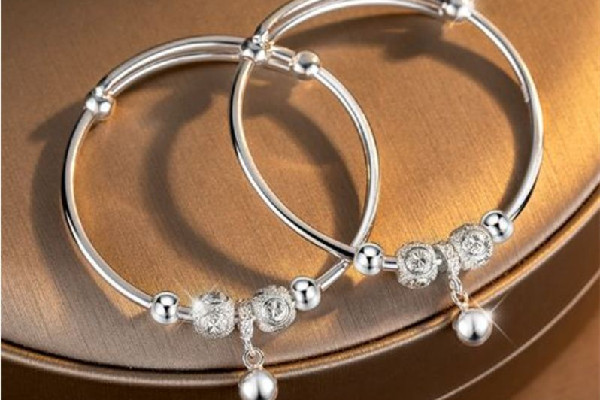 叮當鐲適合什么季節(jié)佩戴 叮當鐲為什么那么便宜