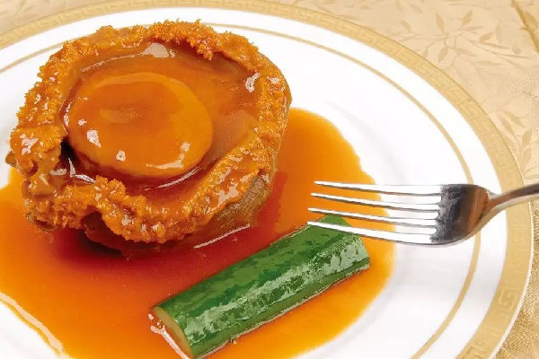 鮑魚(yú)適合什么季節(jié)吃 鮑魚(yú)咬不動(dòng)是太生還是太老