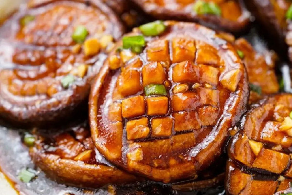 鮑魚(yú)適合什么季節(jié)吃 鮑魚(yú)咬不動(dòng)是太生還是太老