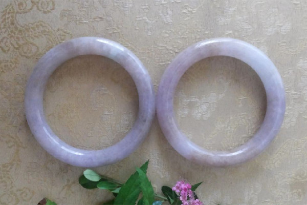 紫羅蘭翡翠適合什么人戴 紫羅蘭翡翠戴久了會怎么樣 紫羅蘭翡翠適合什么人戴 紫羅蘭翡翠戴久了會怎么樣