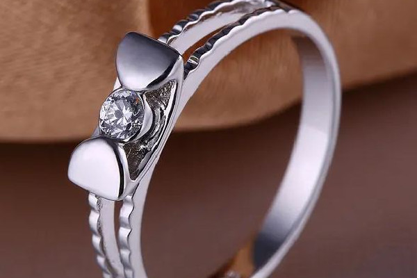 銀戒指適合做婚戒嗎 銀戒指可以一直佩戴嗎 銀戒指適合做婚戒嗎 銀戒指可以一直佩戴嗎