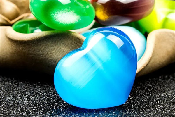 貓眼石和水晶的區(qū)別 貓眼石和瑪瑙哪個好 貓眼石和水晶的區(qū)別 貓眼石和瑪瑙哪個好