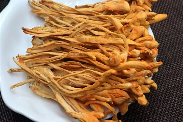 蟲(chóng)草花一次放多少煲湯 蟲(chóng)草花放多了會(huì)怎么樣 蟲(chóng)草花一次放多少煲湯 蟲(chóng)草花放多了會(huì)怎么樣