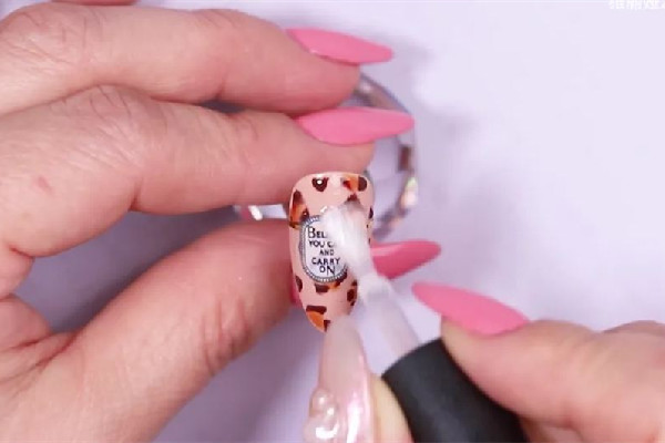 美甲封層涂幾遍 美甲封層涂多了會(huì)怎么樣 美甲封層涂幾遍 美甲封層涂多了會(huì)怎么樣