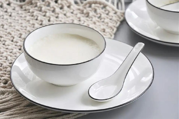 雙皮奶有水了還能吃嗎 雙皮奶為什么會出水