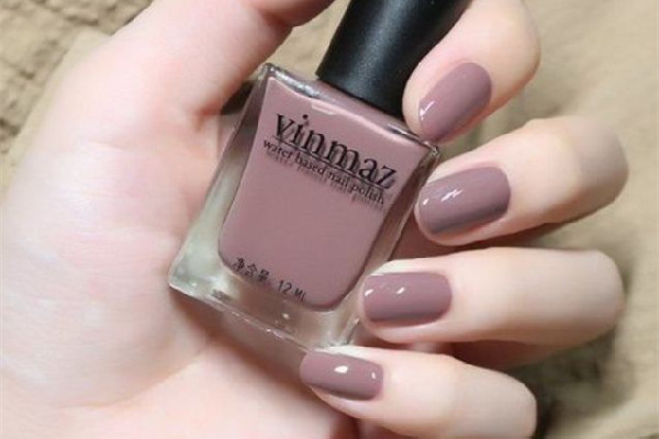 甲油膠可以不用底膠和封層嗎 甲油膠對指甲傷害有多大 甲油膠可以不用底膠和封層嗎 甲油膠對指甲傷害有多大