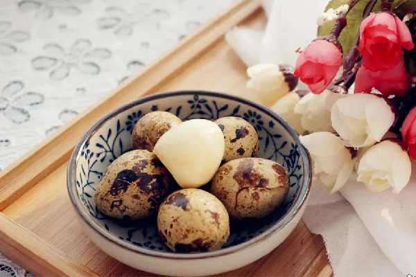 鵪鶉蛋小孩子可以吃嗎 鵪鶉蛋適合多大寶寶吃 鵪鶉蛋小孩子可以吃嗎 鵪鶉蛋適合多大寶寶吃