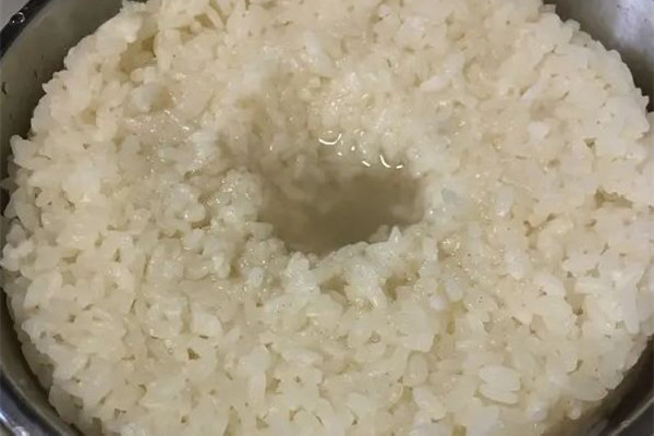 醪糟有黑點(diǎn)小毛毛什么原因 醪糟長(zhǎng)黑毛了還能吃嗎 醪糟有黑點(diǎn)小毛毛什么原因 醪糟長(zhǎng)黑毛了還能吃嗎