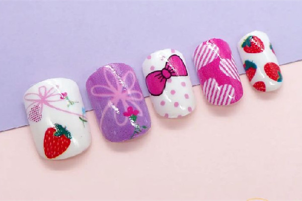 甲片有字母的貼在哪邊 甲片貼歪了怎么辦 甲片有字母的貼在哪邊 甲片貼歪了怎么辦