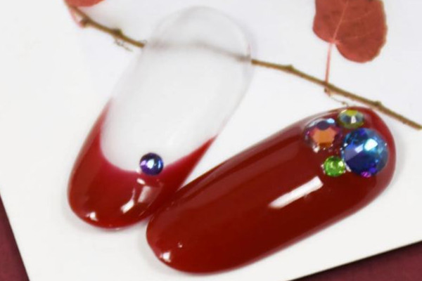 甲片多久卸下來(lái)最好 甲片戴久了會(huì)怎么樣 甲片多久卸下來(lái)最好 甲片戴久了會(huì)怎么樣