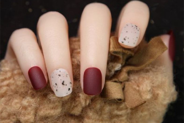 磨砂美甲要不要涂封層 磨砂美甲涂幾層 磨砂美甲要不要涂封層 磨砂美甲涂幾層