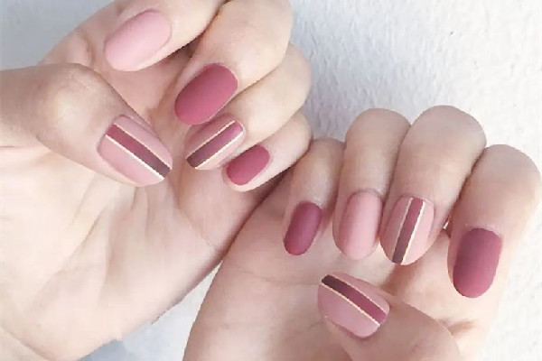 磨砂美甲要不要涂封層 磨砂美甲涂幾層 磨砂美甲要不要涂封層 磨砂美甲涂幾層