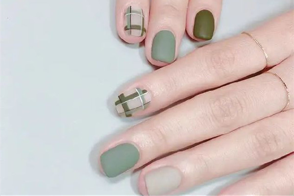 磨砂美甲和亮片美甲哪個貴 磨砂美甲好看還是亮片美甲好看 磨砂美甲和亮片美甲哪個貴 磨砂美甲好看還是亮片美甲好看