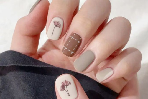 磨砂美甲和亮片美甲哪個貴 磨砂美甲好看還是亮片美甲好看 磨砂美甲和亮片美甲哪個貴 磨砂美甲好看還是亮片美甲好看