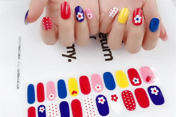 美甲貼紙對(duì)指甲有害嗎 美甲貼紙是什么材質(zhì)