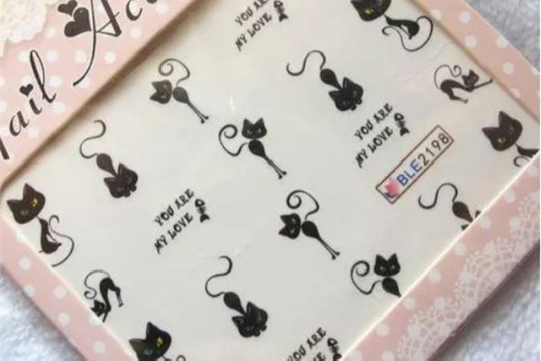 美甲貼紙以后直接上封層嗎 美甲貼紙在哪個步驟 美甲貼紙以后直接上封層嗎 美甲貼紙在哪個步驟