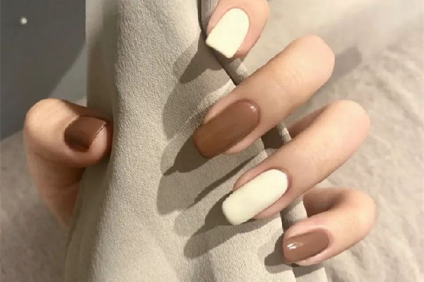 美甲跳色和純色哪個(gè)好看 美甲跳色跳幾個(gè)好看 美甲跳色和純色哪個(gè)好看 美甲跳色跳幾個(gè)好看