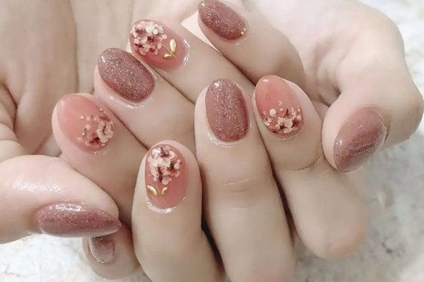 美甲跳色和純色哪個(gè)好看 美甲跳色跳幾個(gè)好看 美甲跳色和純色哪個(gè)好看 美甲跳色跳幾個(gè)好看