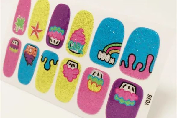 美甲貼紙以后直接上封層嗎 美甲貼紙在哪個步驟 美甲貼紙以后直接上封層嗎 美甲貼紙在哪個步驟