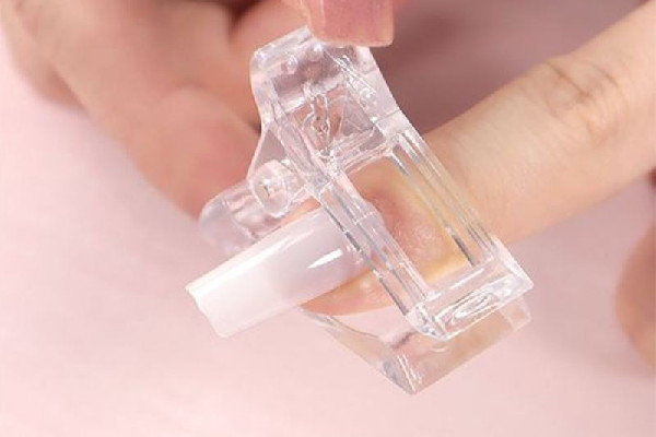 延長(zhǎng)甲一定要照燈嗎 延長(zhǎng)甲是越長(zhǎng)越貴嗎 延長(zhǎng)甲一定要照燈嗎 延長(zhǎng)甲是越長(zhǎng)越貴嗎