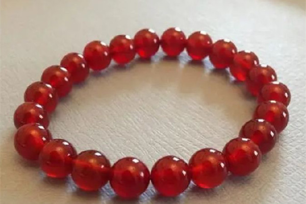 紅玉髓會(huì)越戴越透嗎 紅玉髓戴久了會(huì)有靈性嗎 紅玉髓會(huì)越戴越透嗎 紅玉髓戴久了會(huì)有靈性嗎