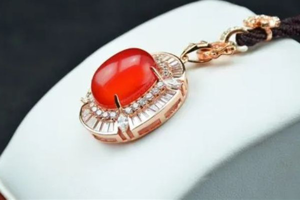 紅玉髓和紅瑪瑙哪個值錢 紅玉髓是玉石嗎 紅玉髓和紅瑪瑙哪個值錢 紅玉髓是玉石嗎