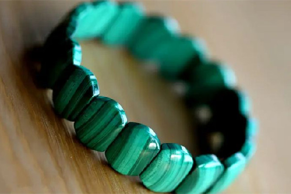 孔雀石什么樣的品質(zhì)好 孔雀石怎么看品質(zhì) 孔雀石什么樣的品質(zhì)好 孔雀石怎么看品質(zhì)