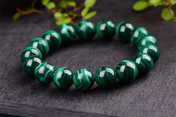 孔雀石會失去光澤度嗎 孔雀石為什么越戴越不亮 孔雀石會失去光澤度嗎 孔雀石為什么越戴越不亮