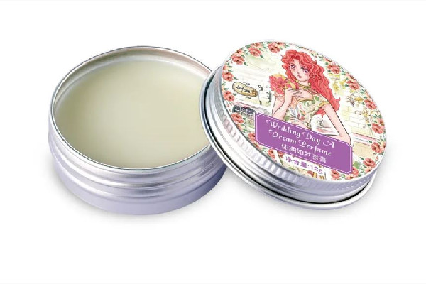 固體香水和液體香水哪個好 固體香水是什么材料 固體香水和液體香水哪個好 固體香水是什么材料