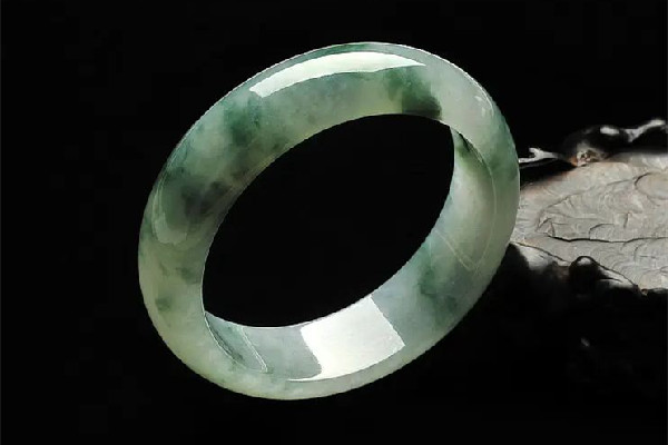 飄花手鐲戴久了飄花會(huì)散開嗎 飄花手鐲戴久了有什么樣的變化