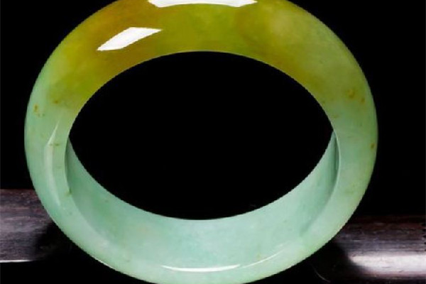 翡翠手鐲哪個(gè)品種的好 翡翠手鐲種水等級(jí)區(qū)分 翡翠手鐲哪個(gè)品種的好 翡翠手鐲種水等級(jí)區(qū)分