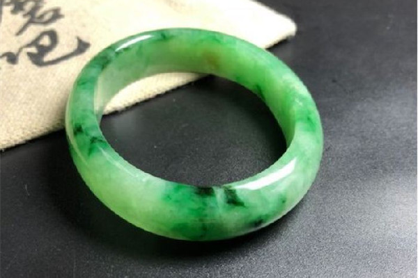 飄花手鐲一般多少錢 飄花手鐲會比較貴嗎 飄花手鐲一般多少錢 飄花手鐲會比較貴嗎