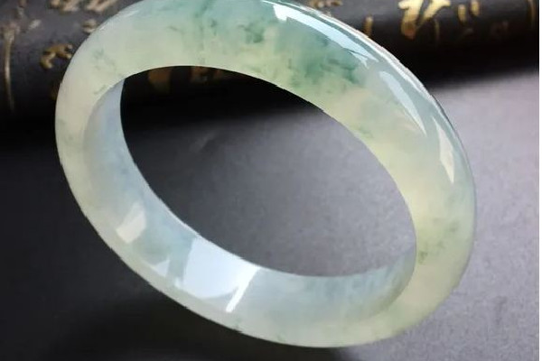 飄花手鐲怎么選 飄花手鐲選擇圓條還是正圈 飄花手鐲怎么選 飄花手鐲選擇圓條還是正圈