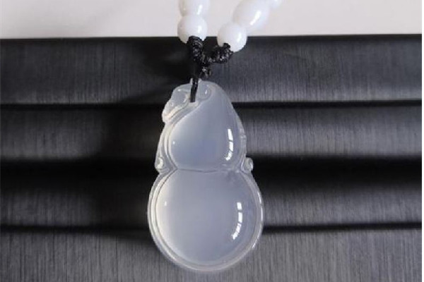 冰種玉髓和瑪瑙哪個好 冰種玉髓屬于什么檔次 冰種玉髓和瑪瑙哪個好 冰種玉髓屬于什么檔次