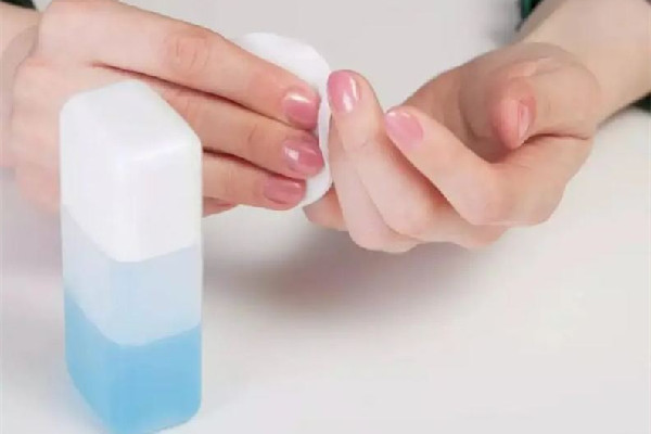 卸甲水可以去掉膠么 卸甲水可以卸甲片嗎 卸甲水可以去掉膠么 卸甲水可以卸甲片嗎