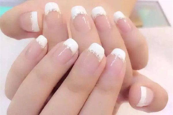 法式美甲用彩繪膠還是甲油膠 法式美甲用什么顏色打底 法式美甲用彩繪膠還是甲油膠 法式美甲用什么顏色打底