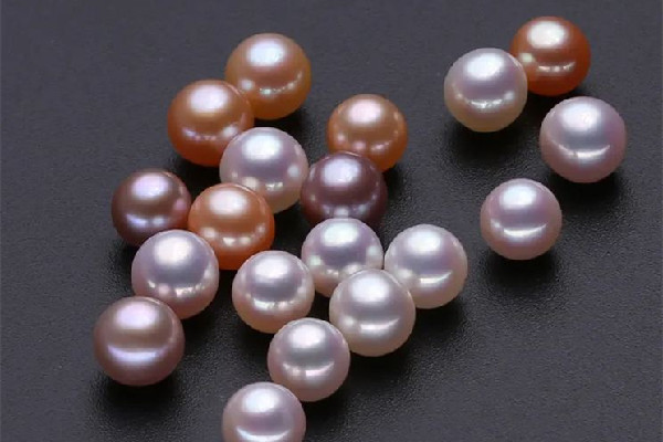 淡水珍珠怎么辨別真假 淡水珍珠會(huì)不會(huì)掉皮 淡水珍珠怎么辨別真假 淡水珍珠會(huì)不會(huì)掉皮