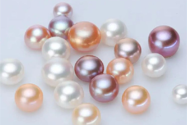 淡水珍珠和珍珠貝母哪個好 淡水珍珠什么顏色最珍貴 淡水珍珠和珍珠貝母哪個好 淡水珍珠什么顏色最珍貴