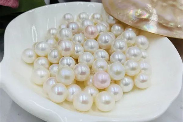 淡水珍珠有幾種顏色 淡水珍珠的等級(jí)與分類