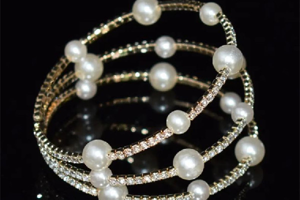 珍珠手鏈可以戴著睡覺(jué)嗎 珍珠手鏈戴久了會(huì)磨壞嗎