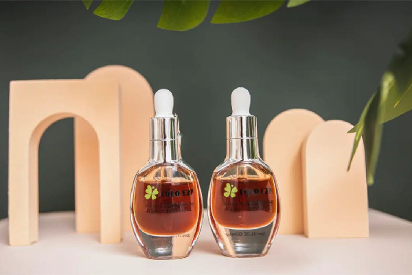 精華油可以和乳液混合使用嗎 精華油和什么一起用 精華油可以和乳液混合使用嗎 精華油和什么一起用