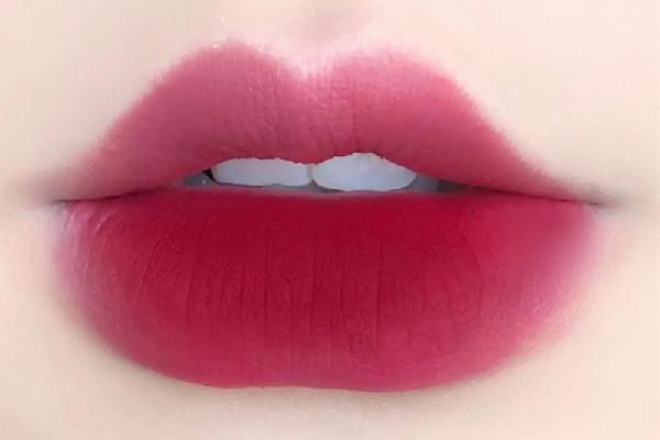 唇泥和唇釉哪個(gè)比較好 唇泥和口紅有啥區(qū)別 唇泥和唇釉哪個(gè)比較好 唇泥和口紅有啥區(qū)別